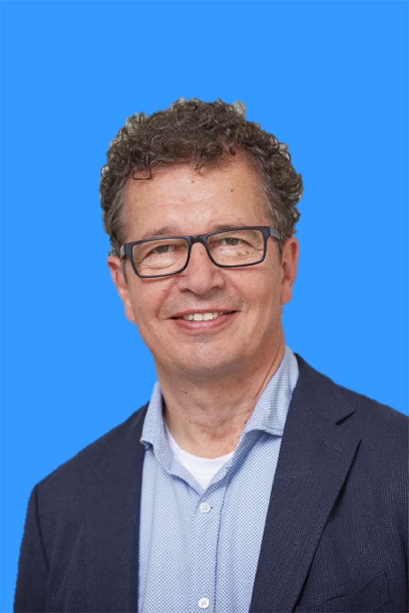 欧冠官方网站创新论坛第一千五百讲：Mechanism(s) of Photocatalytic Processes: Revisited! 